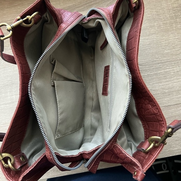 AMERICAN LEATHER CO. Lenox Brown triple entry leather Crocodile-Embossed bag - Picture 12 of 16